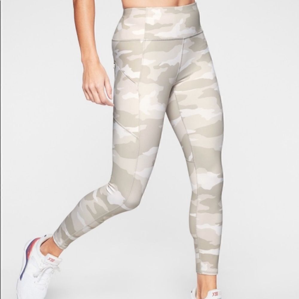 Athleta Camo Contender 7/8 Tight Legging White Zip Pockets!